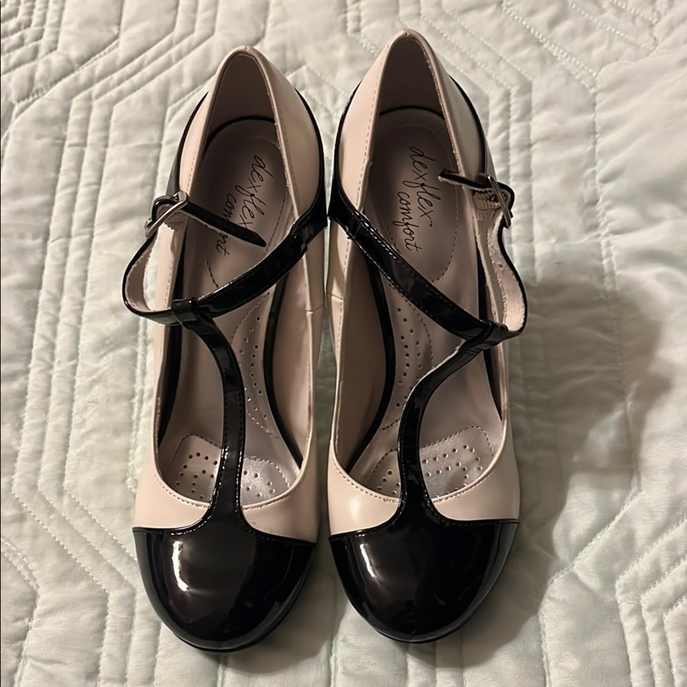 Dexflex Comfort Black and Cream Women's T-Strap Heels size 7.5